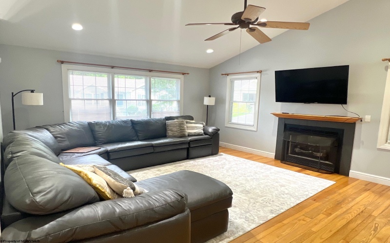 2061 Pinecrest Drive, Morgantown, West Virginia 26505, 3 Bedrooms Bedrooms, 7 Rooms Rooms,2 BathroomsBathrooms,Single Family Detached,For Sale,Pinecrest,10160434