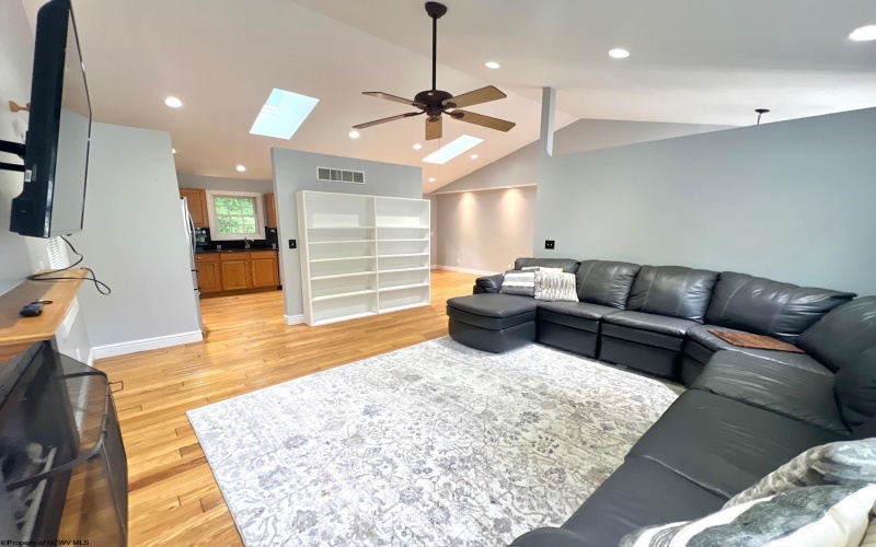 2061 Pinecrest Drive, Morgantown, West Virginia 26505, 3 Bedrooms Bedrooms, 7 Rooms Rooms,2 BathroomsBathrooms,Single Family Detached,For Sale,Pinecrest,10160434