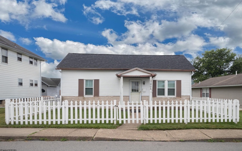 1603 Hamill Avenue, Clarksburg, West Virginia 26301, 3 Bedrooms Bedrooms, 6 Rooms Rooms,1 BathroomBathrooms,Single Family Detached,For Sale,Hamill,10160445