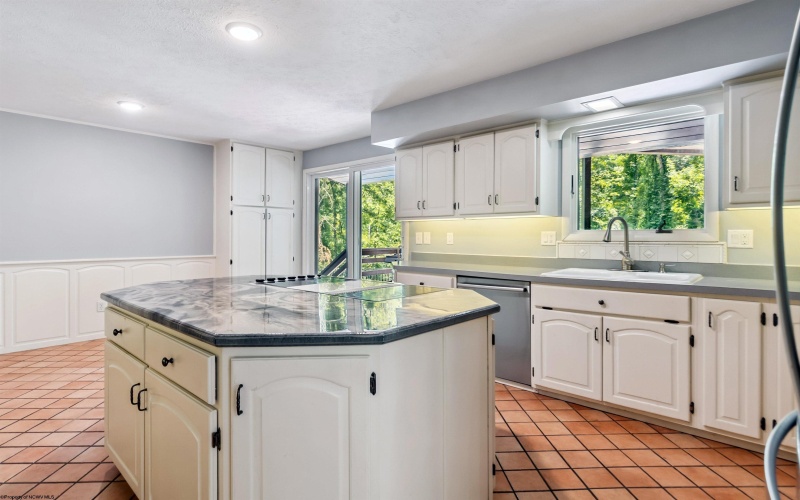 101 Walnut Lane, Morgantown, West Virginia 26505, 5 Bedrooms Bedrooms, 13 Rooms Rooms,5 BathroomsBathrooms,Single Family Detached,For Sale,Walnut,10160446