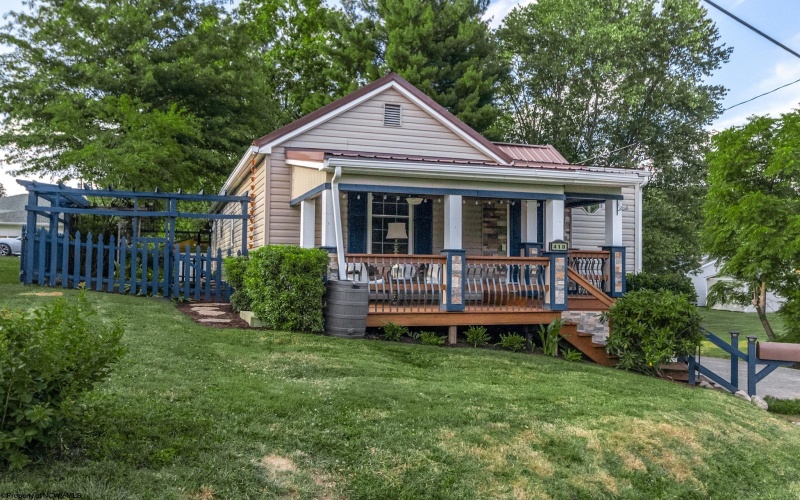 418 Cherry Street, Bridgeport, West Virginia 26330, 3 Bedrooms Bedrooms, 6 Rooms Rooms,2 BathroomsBathrooms,Single Family Detached,For Sale,Cherry,10160461
