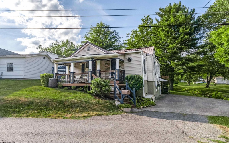 418 Cherry Street, Bridgeport, West Virginia 26330, 3 Bedrooms Bedrooms, 6 Rooms Rooms,2 BathroomsBathrooms,Single Family Detached,For Sale,Cherry,10160461