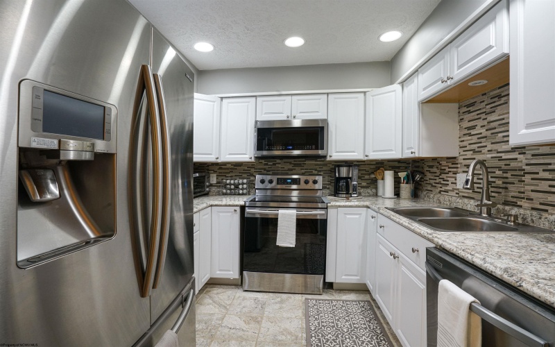 109 Pinewood Road, Clarksburg, West Virginia 26301, 3 Bedrooms Bedrooms, 6 Rooms Rooms,1 BathroomBathrooms,Single Family Attached,For Sale,Pinewood,10160475