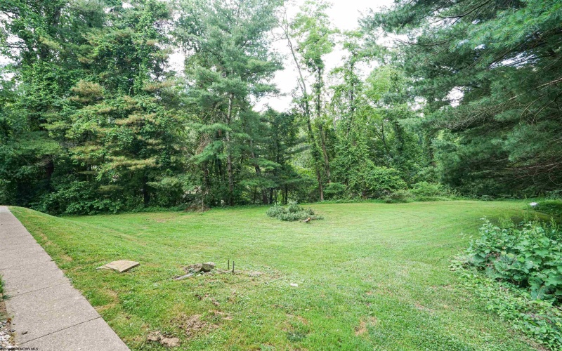 109 Pinewood Road, Clarksburg, West Virginia 26301, 3 Bedrooms Bedrooms, 6 Rooms Rooms,1 BathroomBathrooms,Single Family Attached,For Sale,Pinewood,10160475