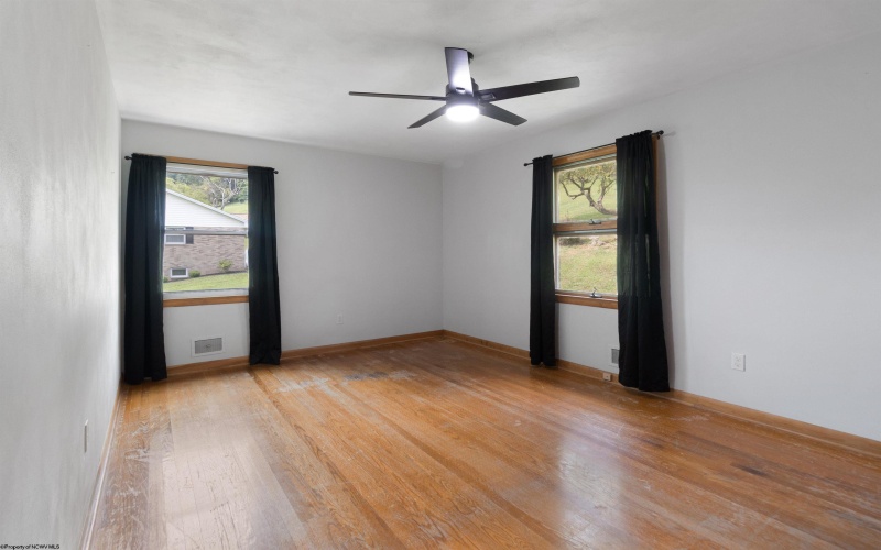 203 Emerson Road Road, Clarksburg, West Virginia 26301, 3 Bedrooms Bedrooms, 6 Rooms Rooms,2 BathroomsBathrooms,Single Family Detached,For Sale,Emerson Road,10160483