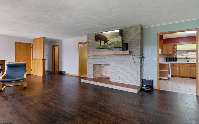 203 Emerson Road Road, Clarksburg, West Virginia 26301, 3 Bedrooms Bedrooms, 6 Rooms Rooms,2 BathroomsBathrooms,Single Family Detached,For Sale,Emerson Road,10160483