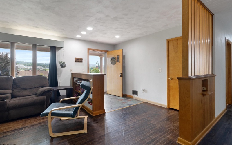 203 Emerson Road Road, Clarksburg, West Virginia 26301, 3 Bedrooms Bedrooms, 6 Rooms Rooms,2 BathroomsBathrooms,Single Family Detached,For Sale,Emerson Road,10160483