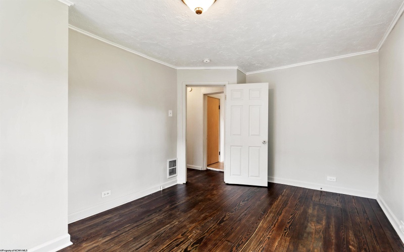922 Park Avenue, Fairmont, West Virginia 26554, 3 Bedrooms Bedrooms, 6 Rooms Rooms,1 BathroomBathrooms,Single Family Detached,For Sale,Park,10160481
