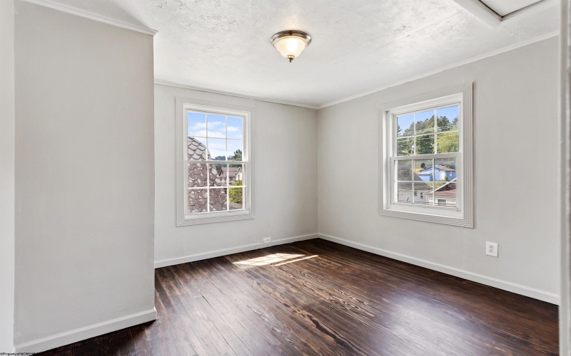 922 Park Avenue, Fairmont, West Virginia 26554, 3 Bedrooms Bedrooms, 6 Rooms Rooms,1 BathroomBathrooms,Single Family Detached,For Sale,Park,10160481