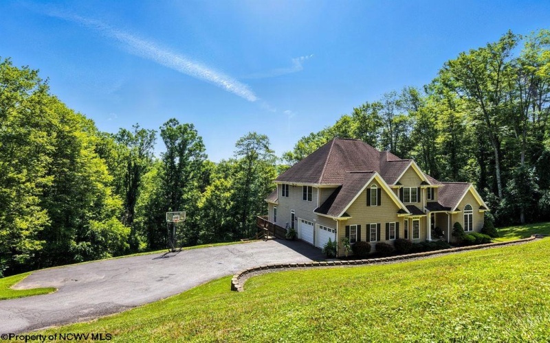 263 Pheasant Ridge Road, Bridgeport, West Virginia 26330, 6 Bedrooms Bedrooms, 12 Rooms Rooms,3 BathroomsBathrooms,Single Family Detached,For Sale,Pheasant Ridge,10160462