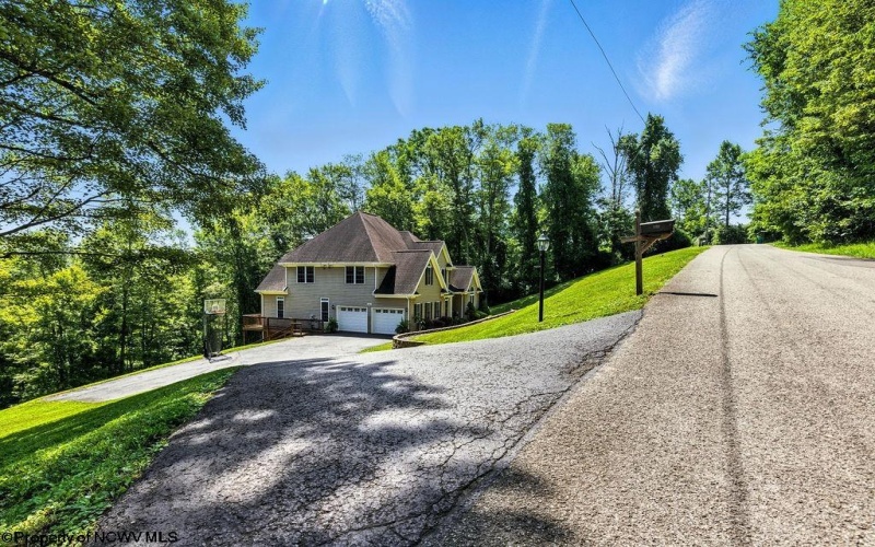 263 Pheasant Ridge Road, Bridgeport, West Virginia 26330, 6 Bedrooms Bedrooms, 12 Rooms Rooms,3 BathroomsBathrooms,Single Family Detached,For Sale,Pheasant Ridge,10160462