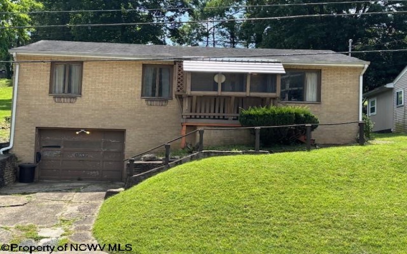 1382 Locust Avenue, Fairmont, West Virginia 26554, 3 Bedrooms Bedrooms, 5 Rooms Rooms,1 BathroomBathrooms,Single Family Detached,For Sale,Locust,10160473