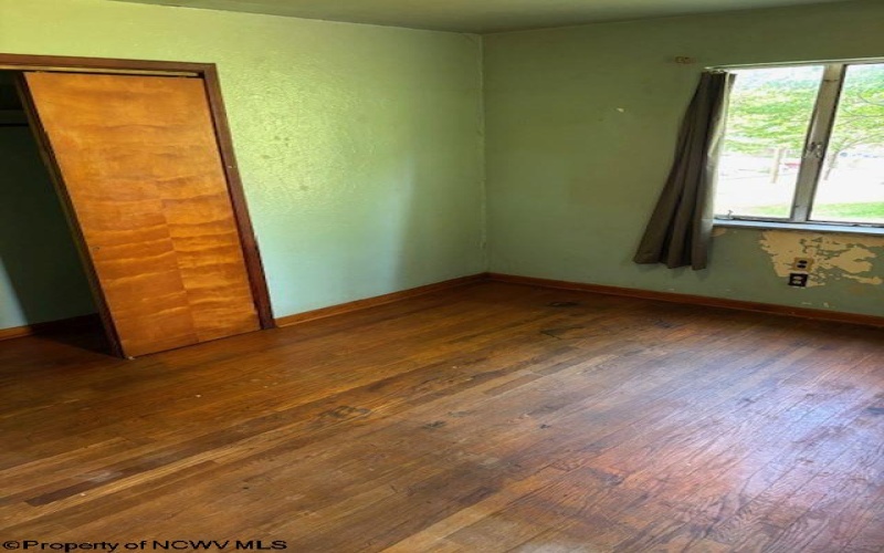1382 Locust Avenue, Fairmont, West Virginia 26554, 3 Bedrooms Bedrooms, 5 Rooms Rooms,1 BathroomBathrooms,Single Family Detached,For Sale,Locust,10160473