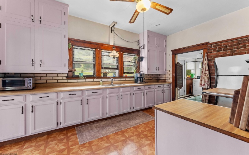 322 Walnut Street, Grafton, West Virginia 26354, 4 Bedrooms Bedrooms, 13 Rooms Rooms,2 BathroomsBathrooms,Single Family Detached,For Sale,Walnut,10160478
