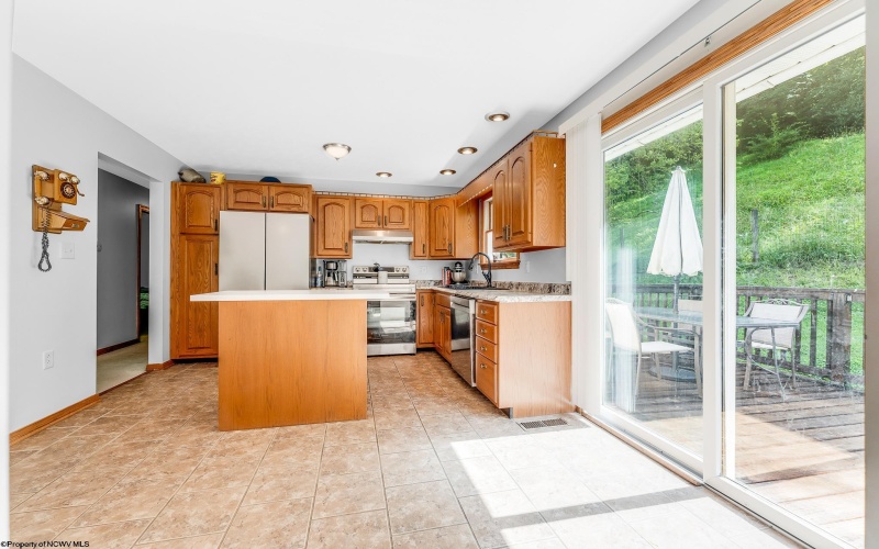 6090 Fairmont Road, Rivesville, West Virginia 26588, 4 Bedrooms Bedrooms, 8 Rooms Rooms,3 BathroomsBathrooms,Single Family Detached,For Sale,Fairmont,10160465