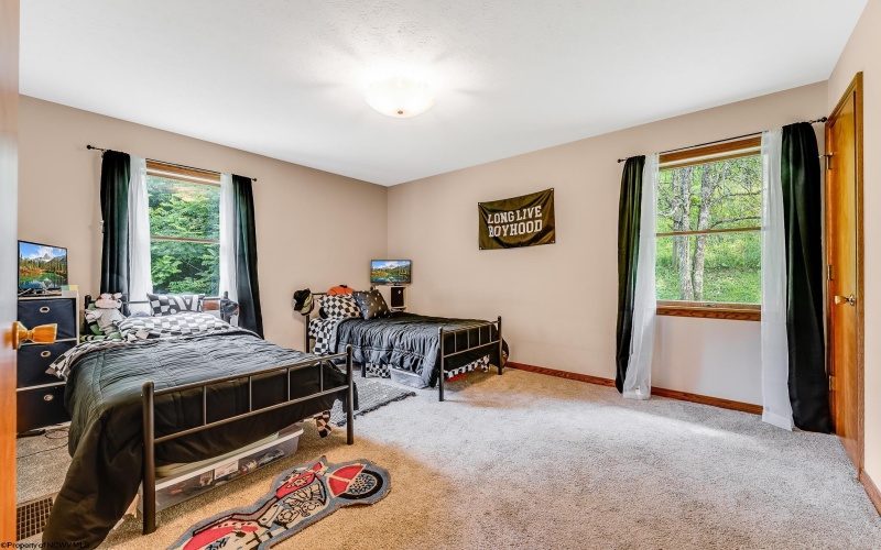 6090 Fairmont Road, Rivesville, West Virginia 26588, 4 Bedrooms Bedrooms, 8 Rooms Rooms,3 BathroomsBathrooms,Single Family Detached,For Sale,Fairmont,10160465