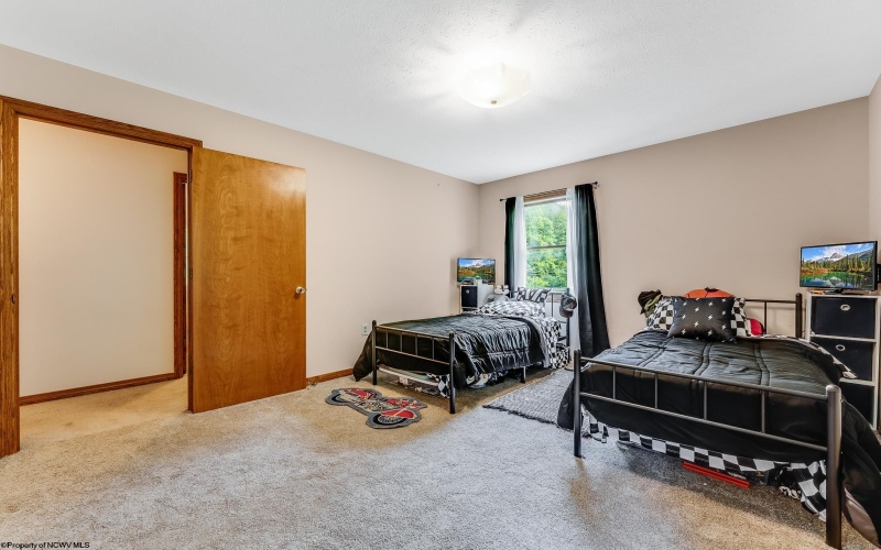 6090 Fairmont Road, Rivesville, West Virginia 26588, 4 Bedrooms Bedrooms, 8 Rooms Rooms,3 BathroomsBathrooms,Single Family Detached,For Sale,Fairmont,10160465