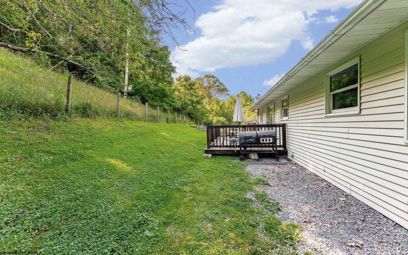 6090 Fairmont Road, Rivesville, West Virginia 26588, 4 Bedrooms Bedrooms, 8 Rooms Rooms,3 BathroomsBathrooms,Single Family Detached,For Sale,Fairmont,10160465