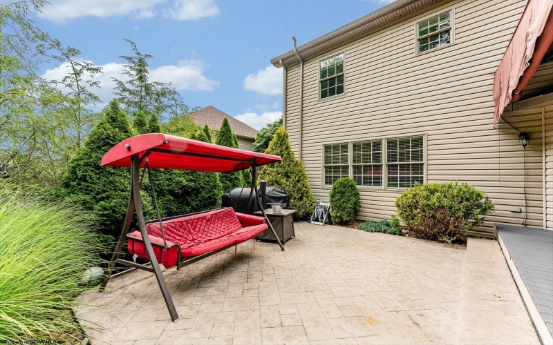 1044 Cross Creek Drive, Uniontown, Pennsylvania 15401, 4 Bedrooms Bedrooms, 7 Rooms Rooms,2 BathroomsBathrooms,Single Family Detached,For Sale,Cross Creek,10160477