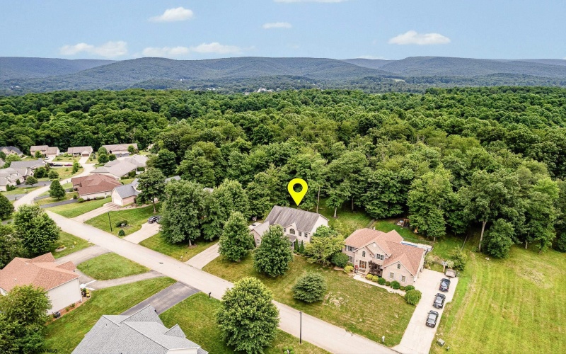 1044 Cross Creek Drive, Uniontown, Pennsylvania 15401, 4 Bedrooms Bedrooms, 7 Rooms Rooms,2 BathroomsBathrooms,Single Family Detached,For Sale,Cross Creek,10160477