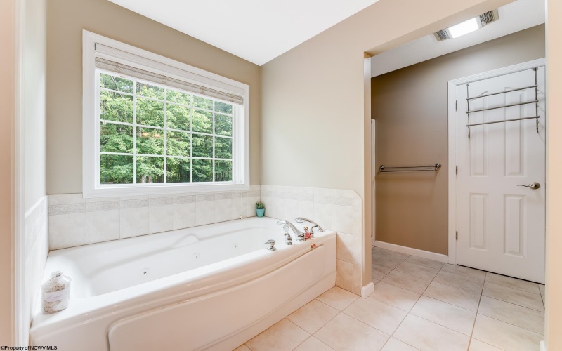 1044 Cross Creek Drive, Uniontown, Pennsylvania 15401, 4 Bedrooms Bedrooms, 7 Rooms Rooms,2 BathroomsBathrooms,Single Family Detached,For Sale,Cross Creek,10160477