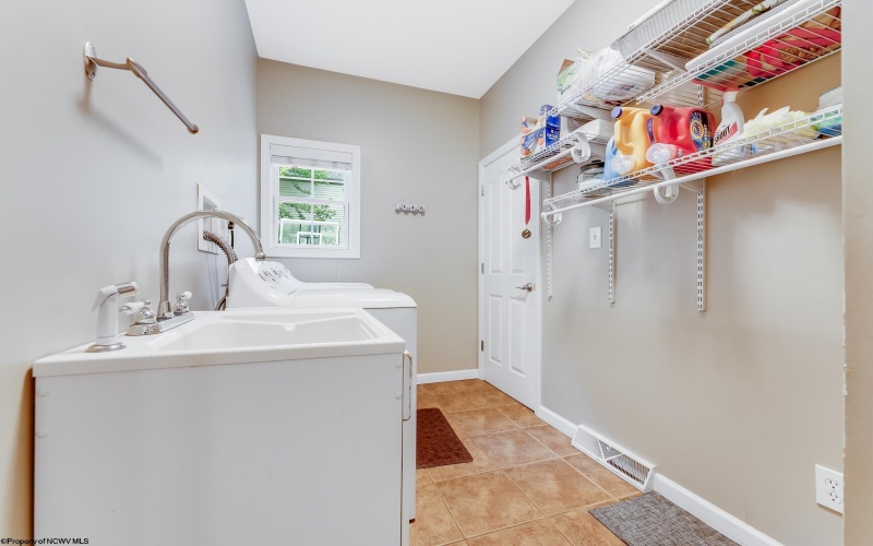 1044 Cross Creek Drive, Uniontown, Pennsylvania 15401, 4 Bedrooms Bedrooms, 7 Rooms Rooms,2 BathroomsBathrooms,Single Family Detached,For Sale,Cross Creek,10160477