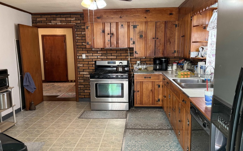 159 Camden Avenue, Buckhannon, West Virginia 26201, 3 Bedrooms Bedrooms, 6 Rooms Rooms,1 BathroomBathrooms,Single Family Detached,For Sale,Camden,10160486
