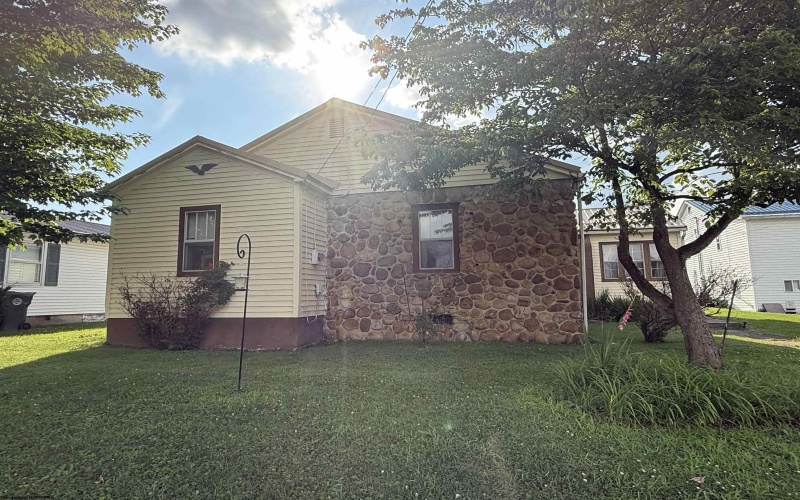 159 Camden Avenue, Buckhannon, West Virginia 26201, 3 Bedrooms Bedrooms, 6 Rooms Rooms,1 BathroomBathrooms,Single Family Detached,For Sale,Camden,10160486