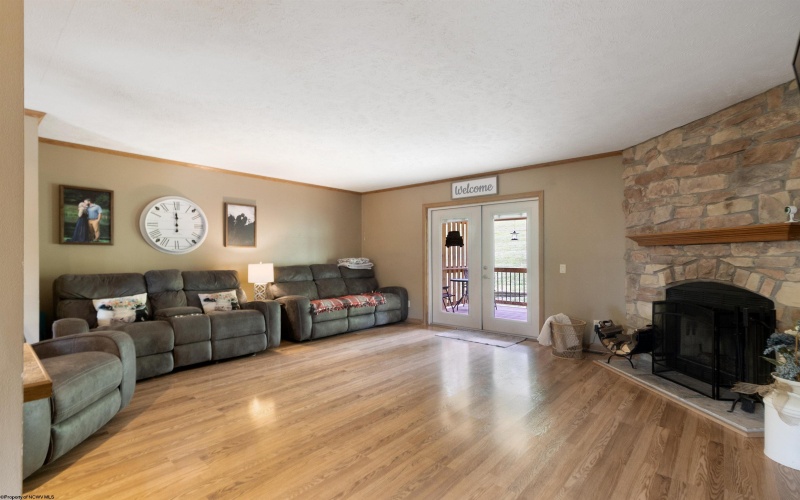 186 Robin Lane, Mount Clare, West Virginia 26408, 3 Bedrooms Bedrooms, 6 Rooms Rooms,2 BathroomsBathrooms,Single Family Detached,For Sale,Robin,10160492