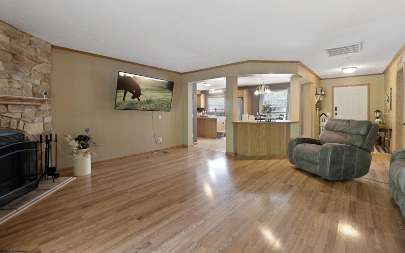 186 Robin Lane, Mount Clare, West Virginia 26408, 3 Bedrooms Bedrooms, 6 Rooms Rooms,2 BathroomsBathrooms,Single Family Detached,For Sale,Robin,10160492