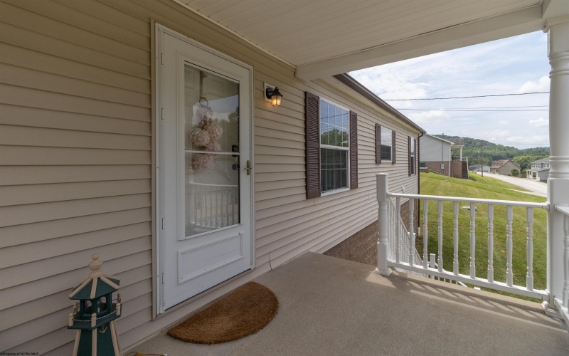 186 Robin Lane, Mount Clare, West Virginia 26408, 3 Bedrooms Bedrooms, 6 Rooms Rooms,2 BathroomsBathrooms,Single Family Detached,For Sale,Robin,10160492