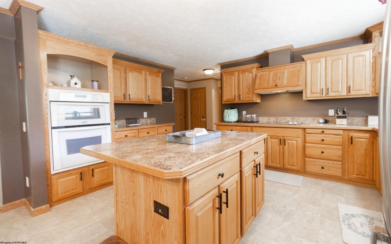 186 Robin Lane, Mount Clare, West Virginia 26408, 3 Bedrooms Bedrooms, 6 Rooms Rooms,2 BathroomsBathrooms,Single Family Detached,For Sale,Robin,10160492
