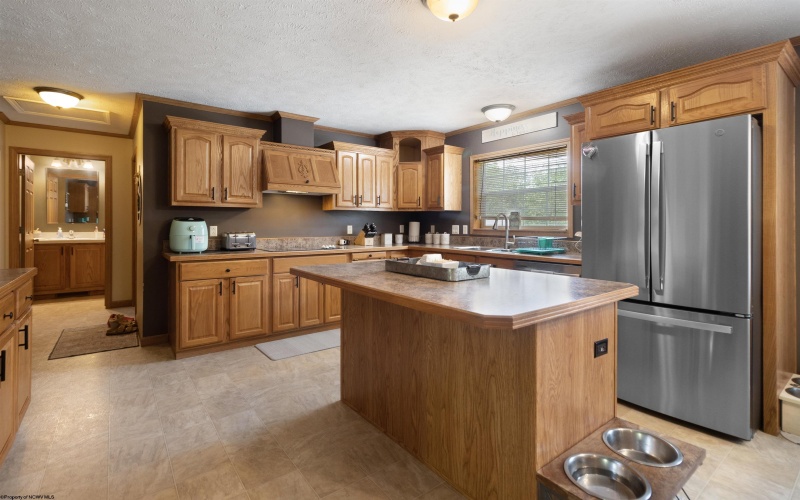 186 Robin Lane, Mount Clare, West Virginia 26408, 3 Bedrooms Bedrooms, 6 Rooms Rooms,2 BathroomsBathrooms,Single Family Detached,For Sale,Robin,10160492