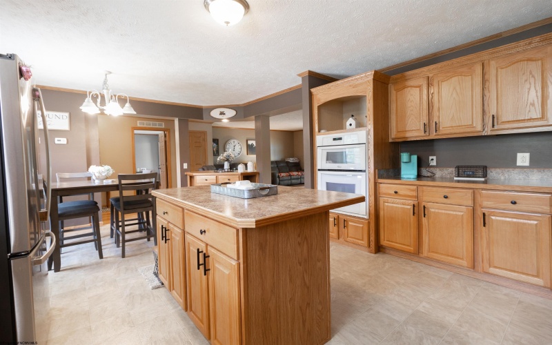 186 Robin Lane, Mount Clare, West Virginia 26408, 3 Bedrooms Bedrooms, 6 Rooms Rooms,2 BathroomsBathrooms,Single Family Detached,For Sale,Robin,10160492