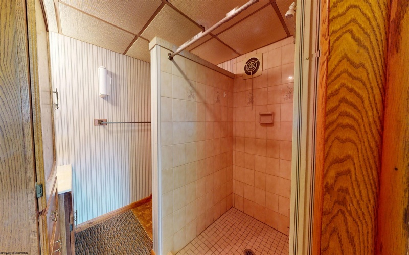 3694 Fairmont Avenue, Fairmont, West Virginia 26554, 3 Bedrooms Bedrooms, 9 Rooms Rooms,2 BathroomsBathrooms,Single Family Detached,For Sale,Fairmont,10160498