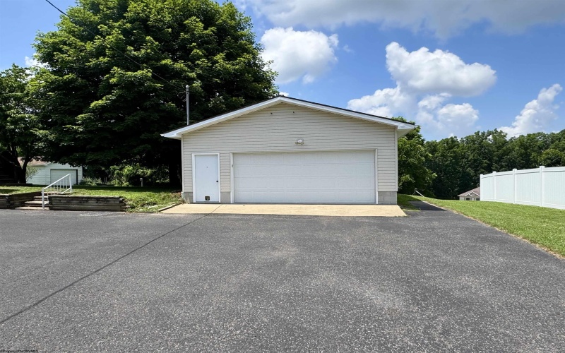 3694 Fairmont Avenue, Fairmont, West Virginia 26554, 3 Bedrooms Bedrooms, 9 Rooms Rooms,2 BathroomsBathrooms,Single Family Detached,For Sale,Fairmont,10160498
