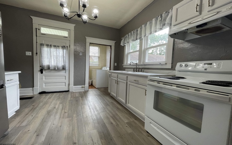 607 Maryland Avenue, Fairmont, West Virginia 26554, 3 Bedrooms Bedrooms, 6 Rooms Rooms,1 BathroomBathrooms,Single Family Detached,For Sale,Maryland,10158652