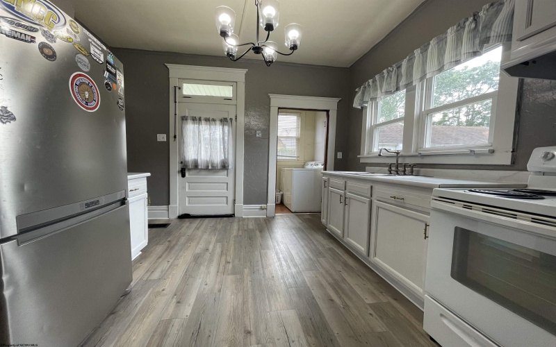 607 Maryland Avenue, Fairmont, West Virginia 26554, 3 Bedrooms Bedrooms, 6 Rooms Rooms,1 BathroomBathrooms,Single Family Detached,For Sale,Maryland,10158652