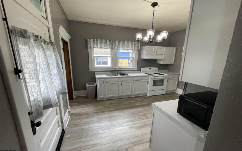 607 Maryland Avenue, Fairmont, West Virginia 26554, 3 Bedrooms Bedrooms, 6 Rooms Rooms,1 BathroomBathrooms,Single Family Detached,For Sale,Maryland,10158652