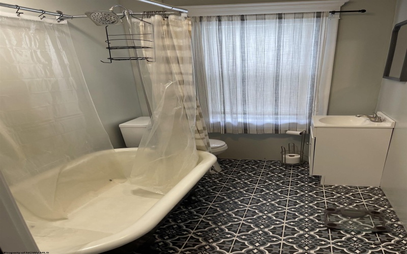 607 Maryland Avenue, Fairmont, West Virginia 26554, 3 Bedrooms Bedrooms, 6 Rooms Rooms,1 BathroomBathrooms,Single Family Detached,For Sale,Maryland,10158652