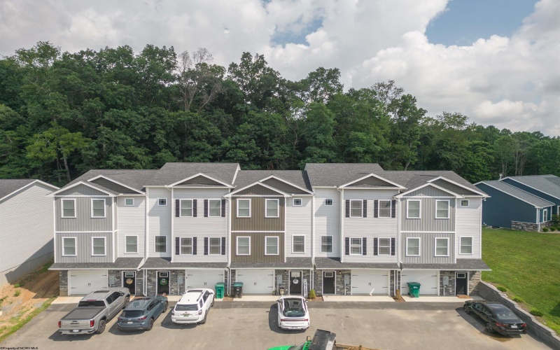 131 Frisco Lane, Bridgeport, West Virginia 26330, 4 Bedrooms Bedrooms, 7 Rooms Rooms,2 BathroomsBathrooms,Single Family Attached,For Sale,Frisco,10160514
