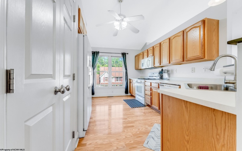 102 June Lane, Morgantown, West Virginia 26508, 3 Bedrooms Bedrooms, 7 Rooms Rooms,3 BathroomsBathrooms,Single Family Detached,For Sale,June,10160512