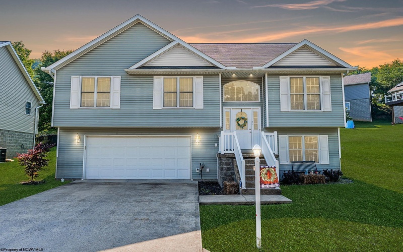 102 June Lane, Morgantown, West Virginia 26508, 3 Bedrooms Bedrooms, 7 Rooms Rooms,3 BathroomsBathrooms,Single Family Detached,For Sale,June,10160512