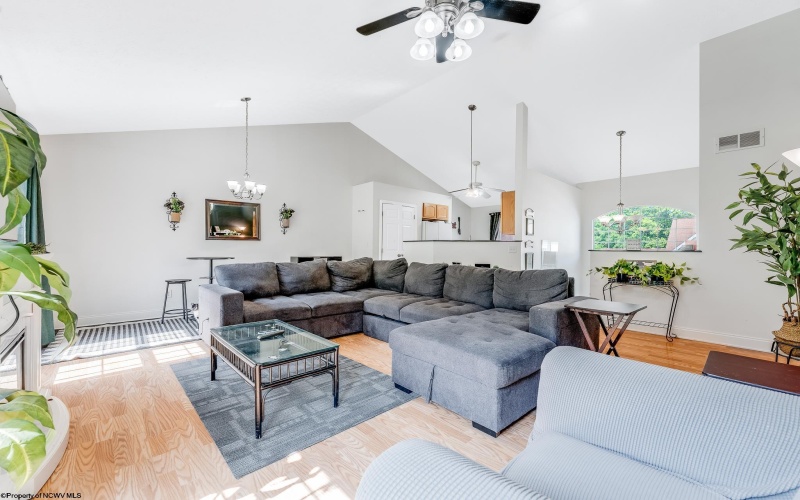 102 June Lane, Morgantown, West Virginia 26508, 3 Bedrooms Bedrooms, 7 Rooms Rooms,3 BathroomsBathrooms,Single Family Detached,For Sale,June,10160512