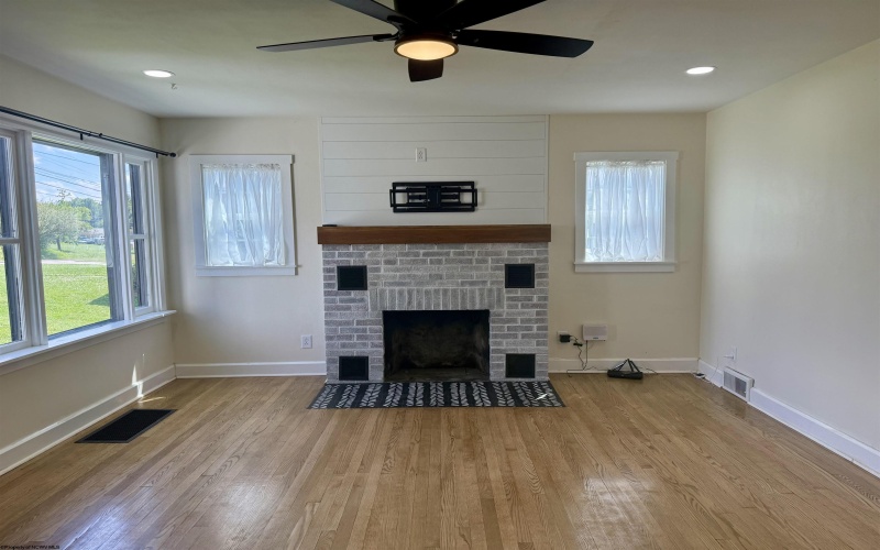 117 Miller Road, Kingwood, West Virginia 26537, 3 Bedrooms Bedrooms, 8 Rooms Rooms,2 BathroomsBathrooms,Single Family Detached,For Sale,Miller,10160499