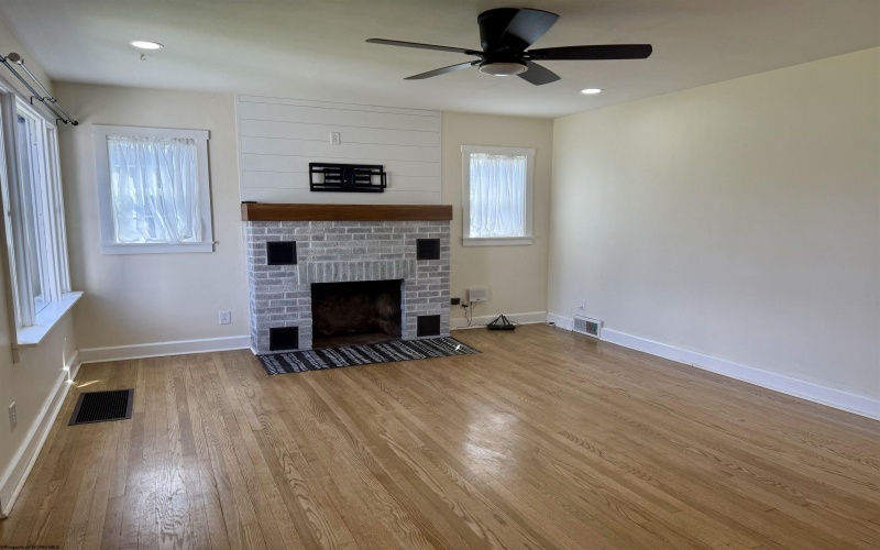 117 Miller Road, Kingwood, West Virginia 26537, 3 Bedrooms Bedrooms, 8 Rooms Rooms,2 BathroomsBathrooms,Single Family Detached,For Sale,Miller,10160499