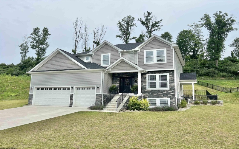 48 Turquoise Way, Bridgeport, West Virginia 26330-0000, 4 Bedrooms Bedrooms, 8 Rooms Rooms,3 BathroomsBathrooms,Single Family Detached,For Sale,Turquoise,10160510