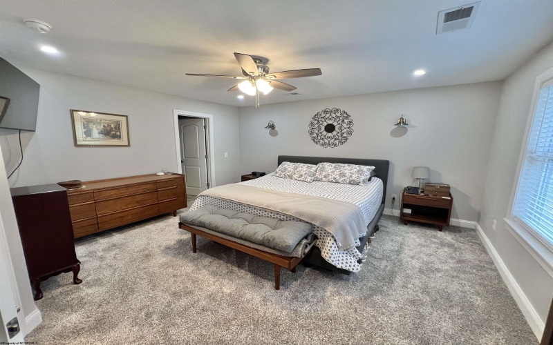 48 Turquoise Way, Bridgeport, West Virginia 26330-0000, 4 Bedrooms Bedrooms, 8 Rooms Rooms,3 BathroomsBathrooms,Single Family Detached,For Sale,Turquoise,10160510