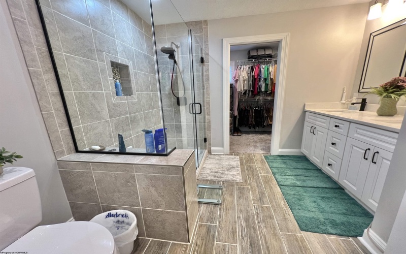 48 Turquoise Way, Bridgeport, West Virginia 26330-0000, 4 Bedrooms Bedrooms, 8 Rooms Rooms,3 BathroomsBathrooms,Single Family Detached,For Sale,Turquoise,10160510