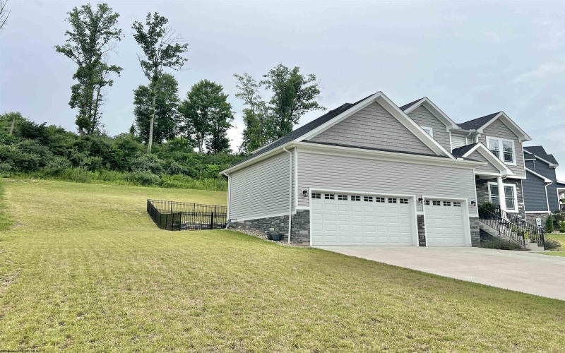 48 Turquoise Way, Bridgeport, West Virginia 26330-0000, 4 Bedrooms Bedrooms, 8 Rooms Rooms,3 BathroomsBathrooms,Single Family Detached,For Sale,Turquoise,10160510